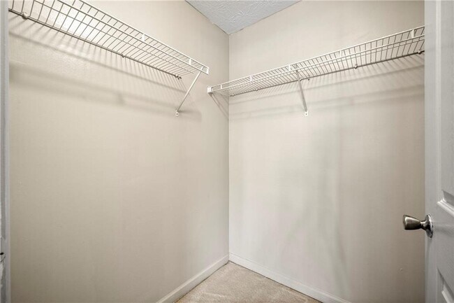 Building Photo - 9202 Fairington Ridge Cir