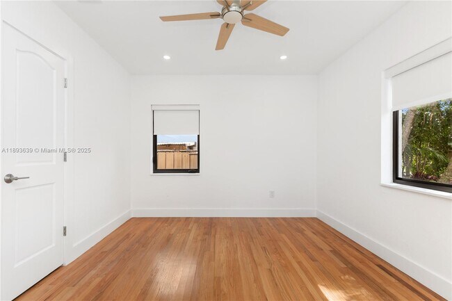 Building Photo - 6731 SW 33rd St