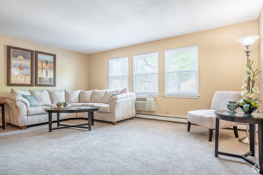 2BR, 1BA - 1,000SF - Living Room - Kensington Pointe