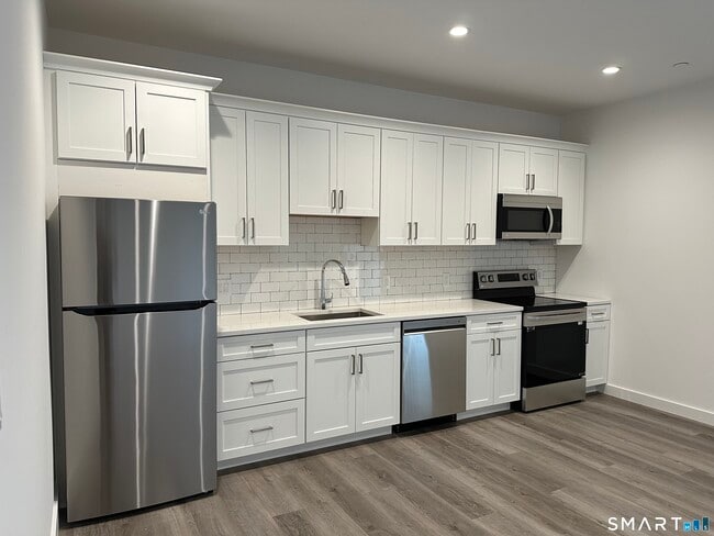 Building Photo - 528 Black Rock Tpke