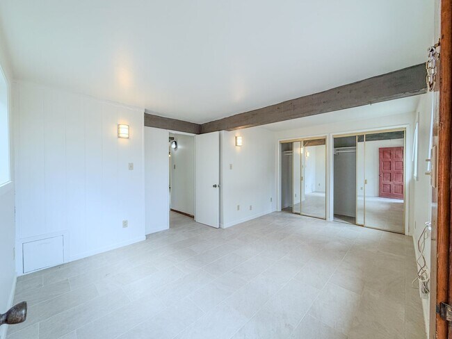 Building Photo - 108 Los Angeles Ave