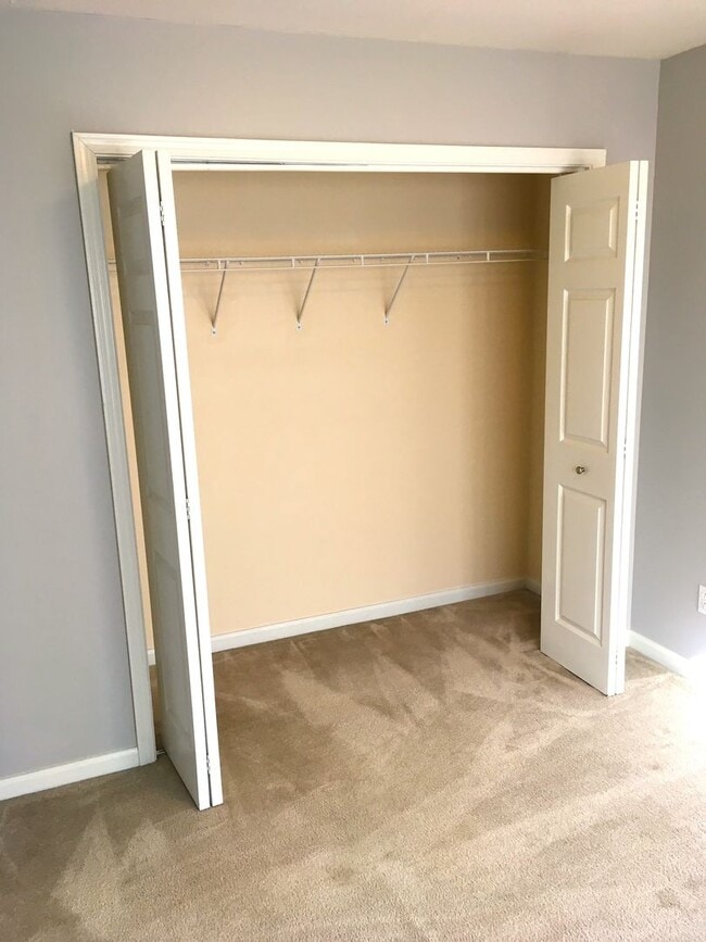 Building Photo - Spacious 2-bed, 2-bath duplex available for June!