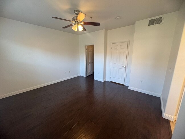 Building Photo - Spacious 2 Story Condo In Westlake Villas