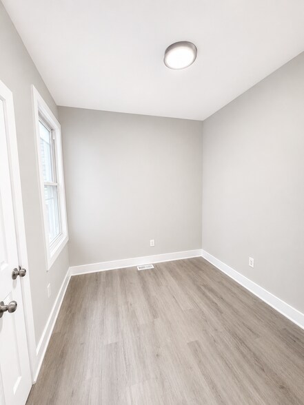 Building Photo - 791 S 15th St