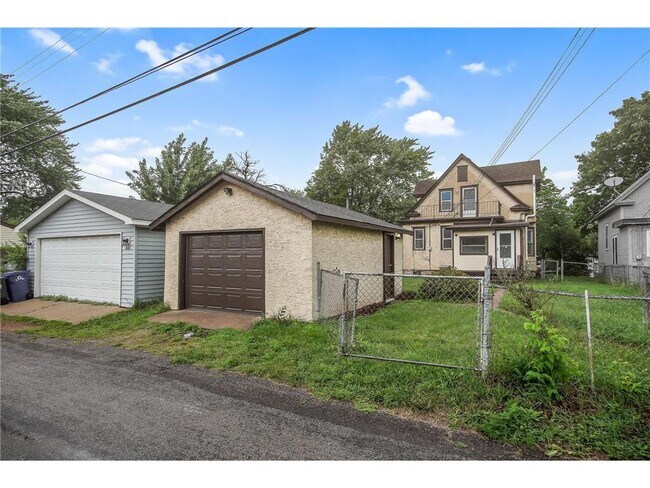 Building Photo - 804 Hawthorne Ave E