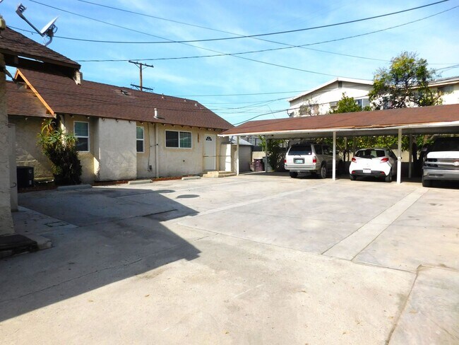 Building Photo - Garfield 339-341