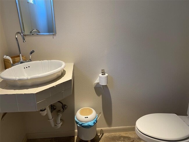 Building Photo - 2903 Oak Crest Ave