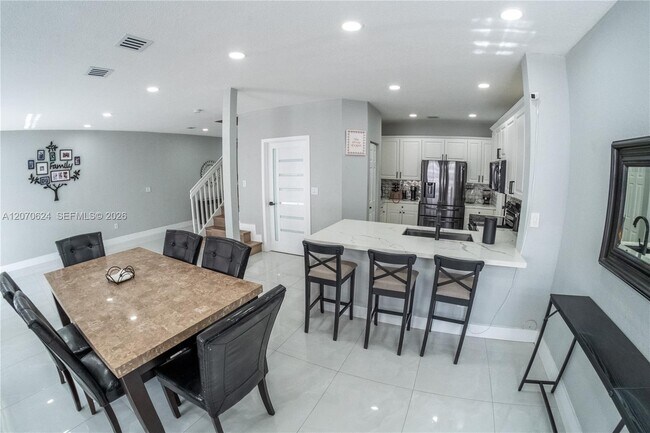 Building Photo - 7333 NW 113th Ct