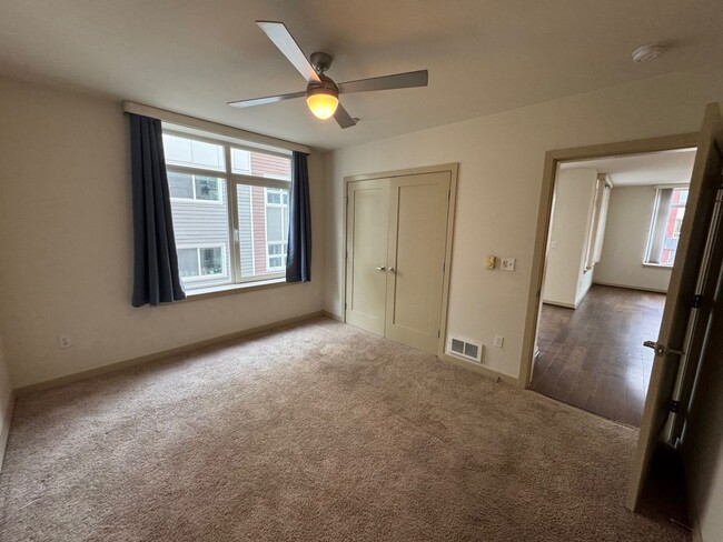 Building Photo - Spacious 2 bed 2 bath, 1000+ sq ft. condo ...