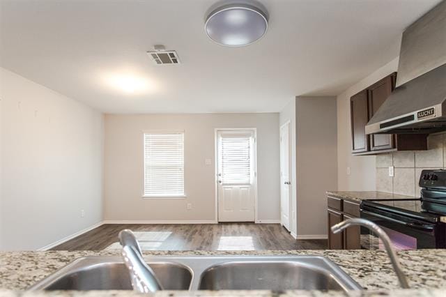 Building Photo - 2103 Meadow Park Dr