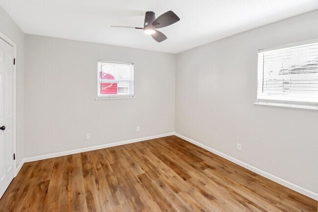 Building Photo - Available Now! Newly Remodeled 4 Bed 3 Bat...
