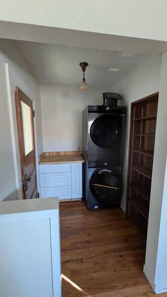 In unit washer dryer - 3114 19th Ave S