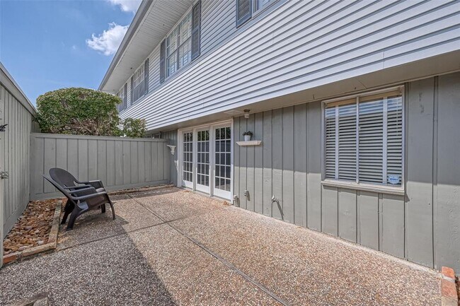 Building Photo - 6329 Del Monte Dr