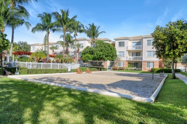 Building Photo - 2111 Myrtlewood Cir E