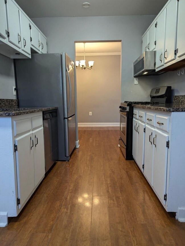 Building Photo - Gorgeous 2 Bed 1 Bath Condo with Private Balcony, UTILITIES INCLUDED, In Mayflower Square