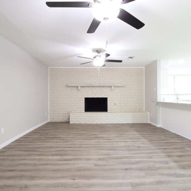 Building Photo - 3629 Venice Dr
