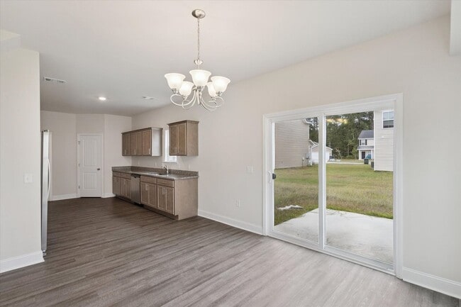 Building Photo - $500 RENT CREDIT | AVAILABLE NOW! (Small Pets Only)