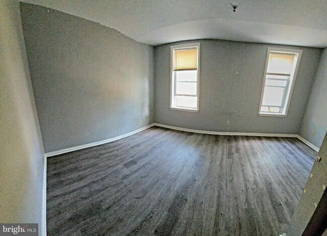 Building Photo - 1704 W Diamond St