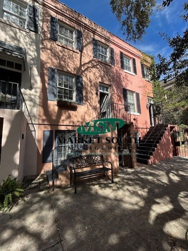 Building Photo - RENOVATED ONE BEDROOM ON THE BEAUTIFUL JONES STREET!!!