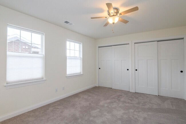 Building Photo - 205 Fox St