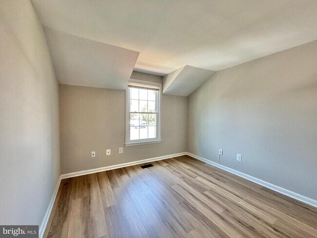 Building Photo - 14421 Gringsby Ct