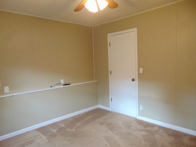 Building Photo - Inviting 3 Bed 2 Bath House