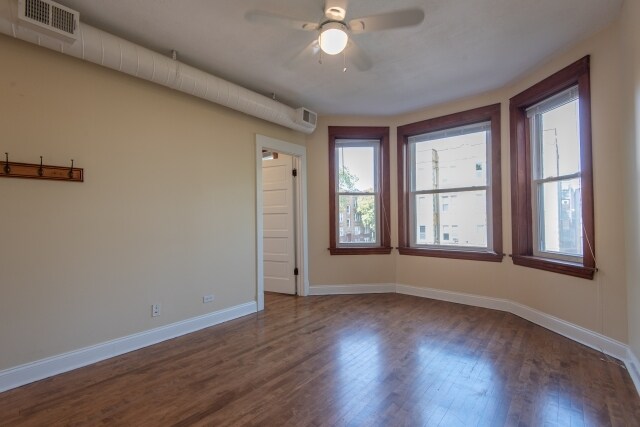 Building Photo - 2475 W Pensacola Ave