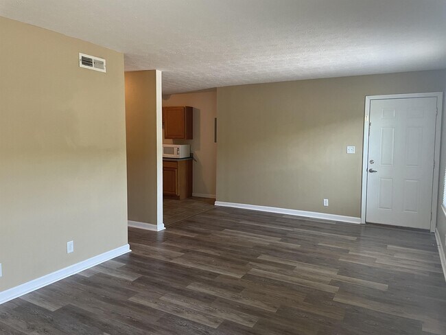 Building Photo - 2817 Colt Dr NE