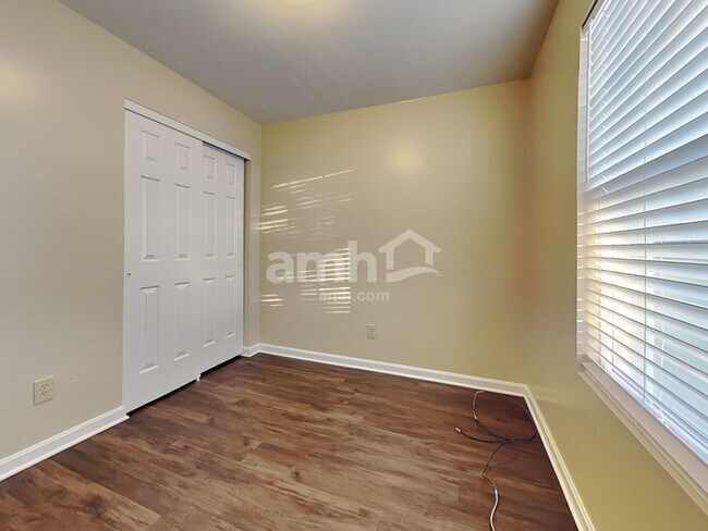 Building Photo - 8973 Julia Mdws