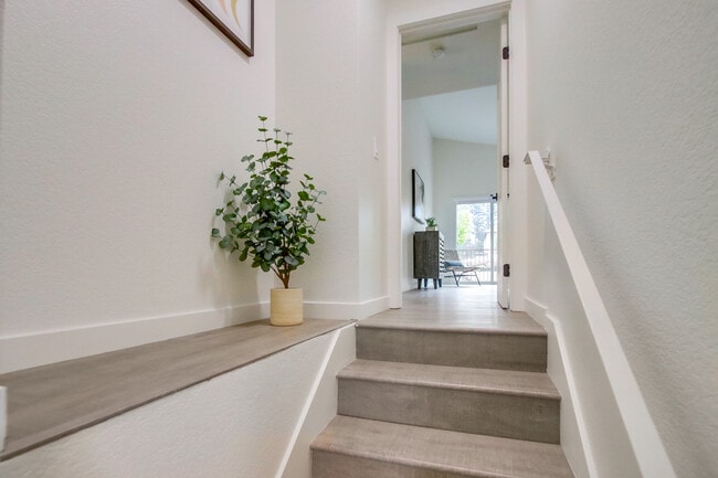 Building Photo - 1059 Arbor Ln