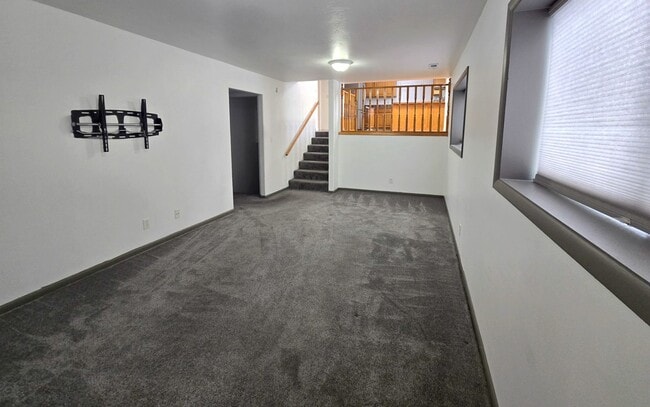 Building Photo - Large, Pet Friendly 5 Bedroom, 3 Bathroom Home for Rent in Ammon!  Fenced Backyard & Garage!  By ...