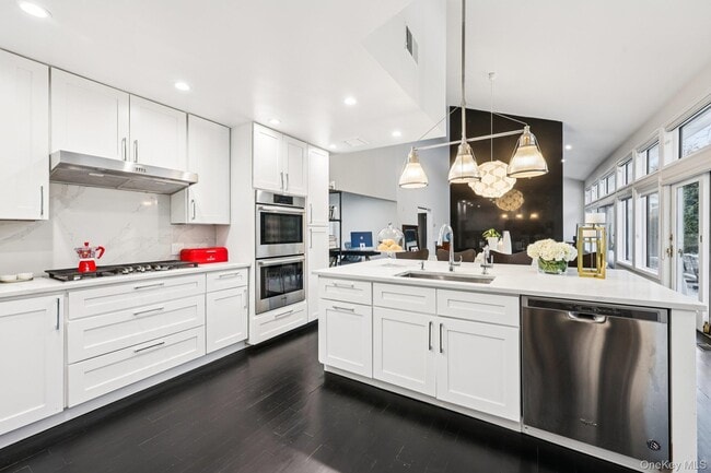 Building Photo - 6 Carol Ln