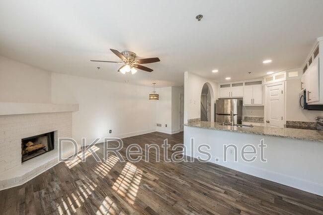 Building Photo - 215 Morris Ln