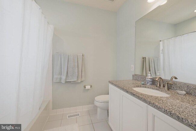 Building Photo - 610 Marina Landing Ln