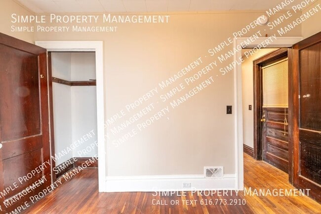 Building Photo - 610 Michigan St NE