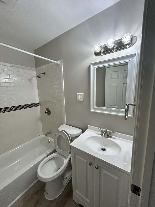 Building Photo - 8713 Susan Ave