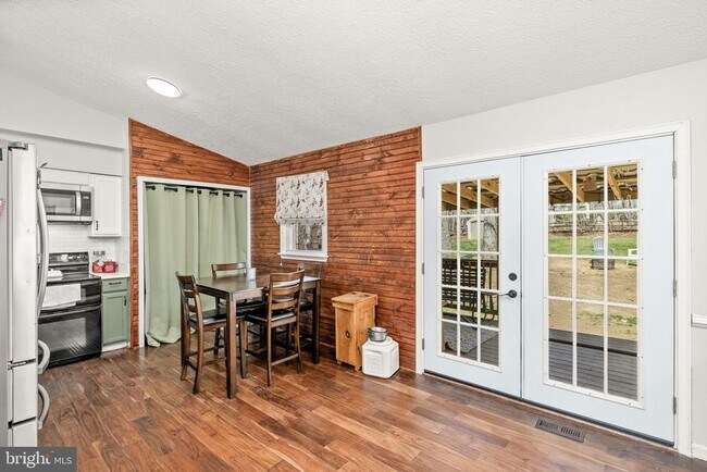 Building Photo - 13410 Wilderness Park Dr