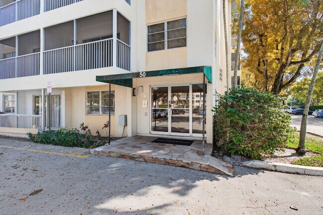 Building Photo - 50 SW 3rd Ave