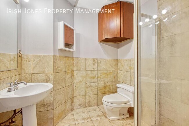 Building Photo - 1819 Pine-Apt 5