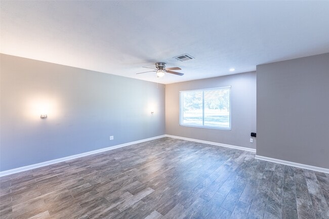 Building Photo - 3435 Balboa Cir