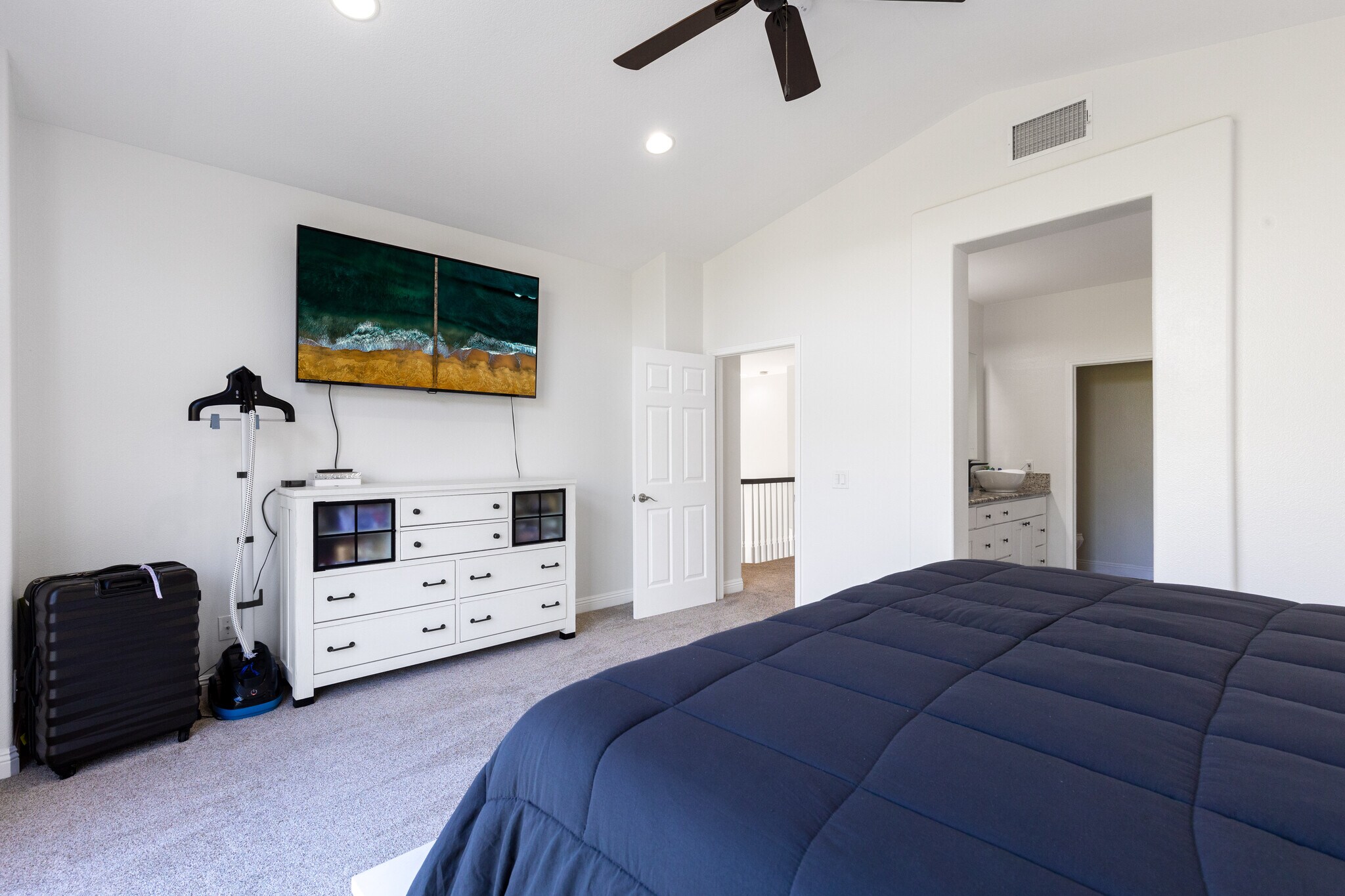 Building Photo - 8755 E Garden View Dr