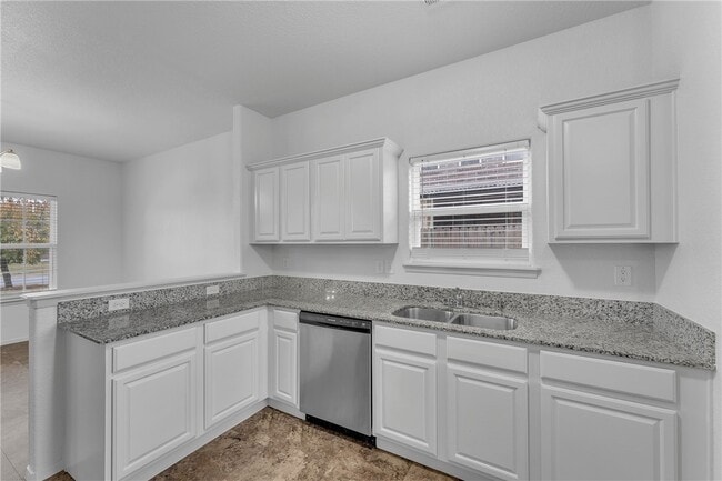 Building Photo - 4404 SW Gallatine Ave