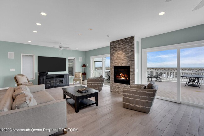 Building Photo - 3608 Ocean Terrace