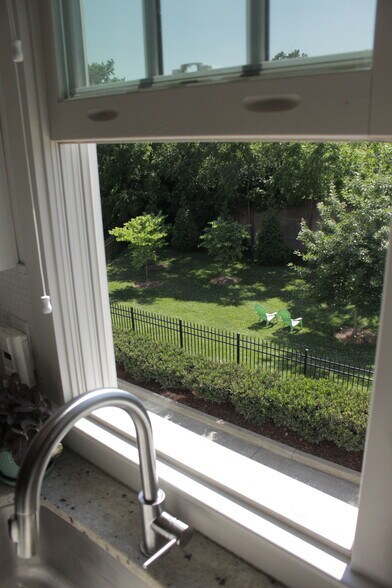 Building Photo - 204 Burns Ave