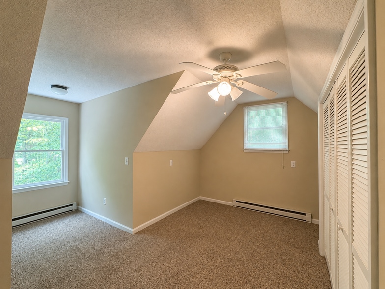 Building Photo - 194 Estates Dr