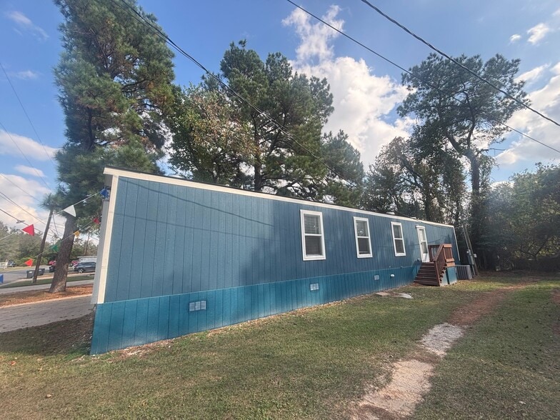 Building Photo - 231 Fryer St