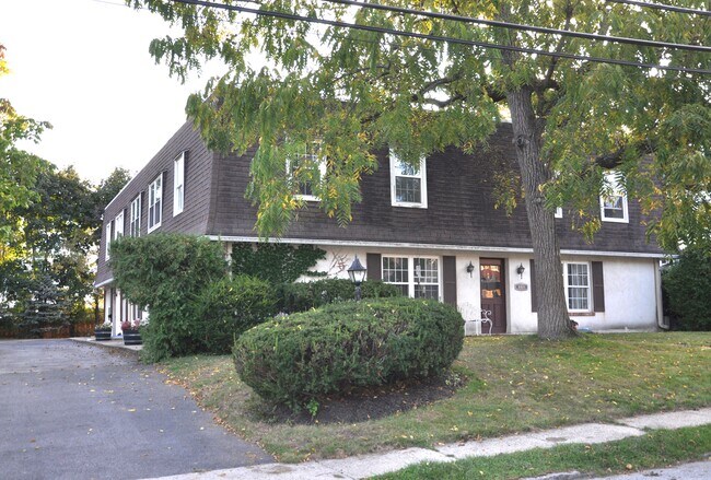 Building Photo - 570 Barrett Ave