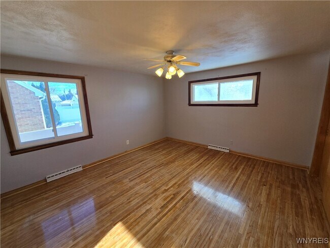 Building Photo - 39 Lennox Ave