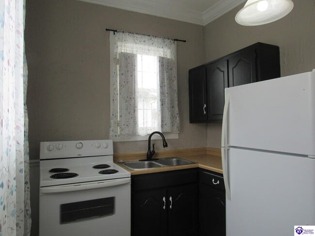 Building Photo - 208 N Mulberry St
