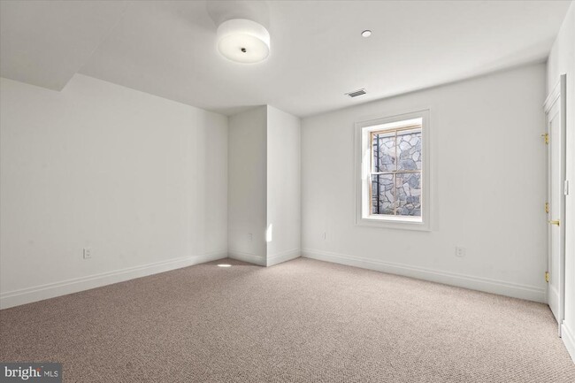 Building Photo - 5022 Cathedral Ave NW